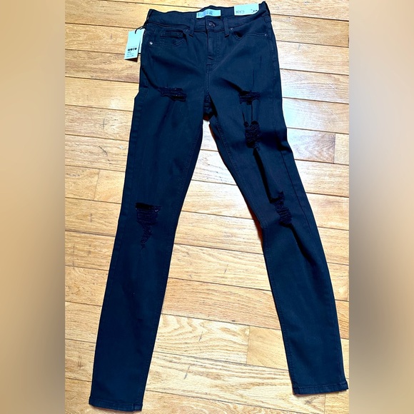 New with tags Topshop Jamie high waist ripped ankle grazer jeans in black. - Picture 1 of 2
